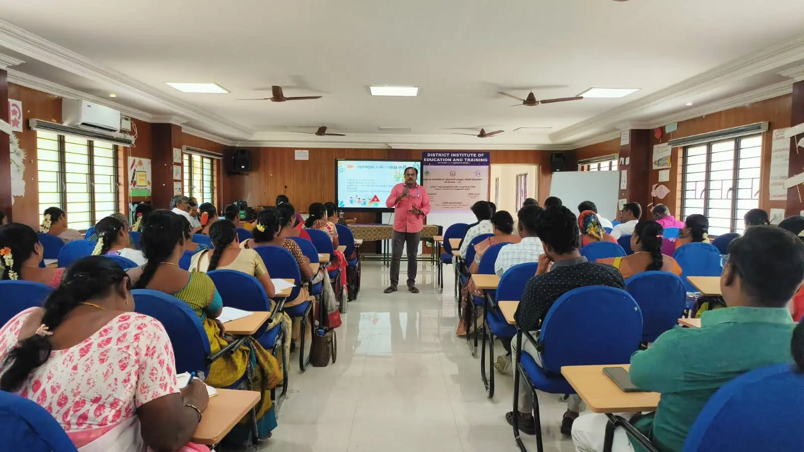 Mr. Manivannan, SGT, PUPS Jammanahalli served as the SRP and handled the Tamil, session during the District-Level Training Programme on the New Textbooks for Classes 1 to 3.