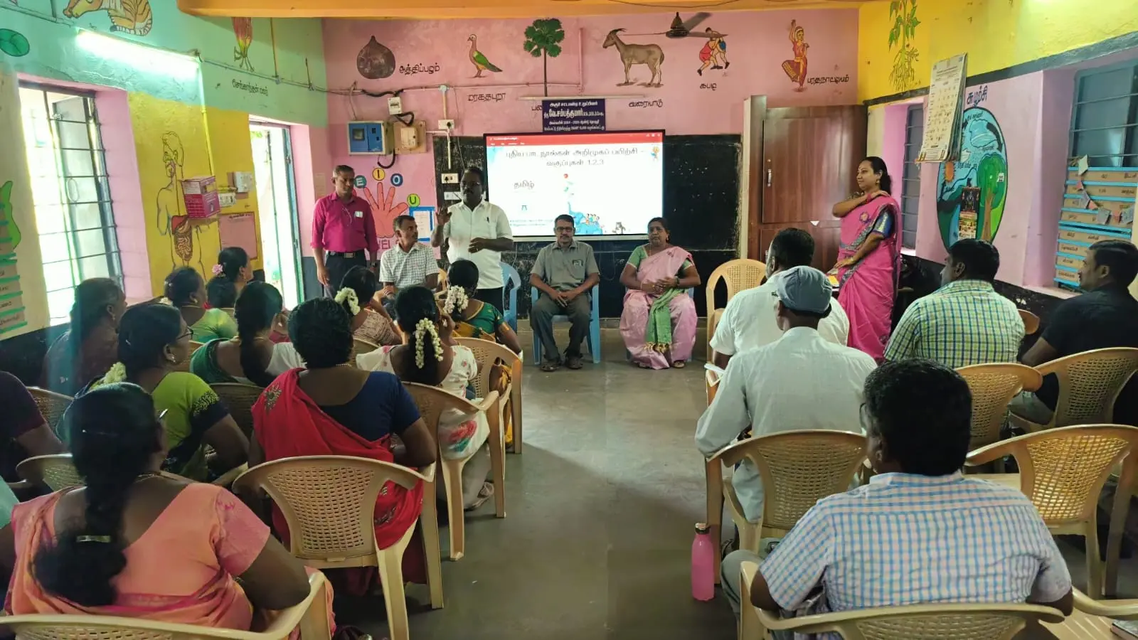Mr. N. Sivakumar, Lecturer, inaugurating the Block-Level Training Programme on the New Textbooks for Classes 1–3 at Morappur Block.