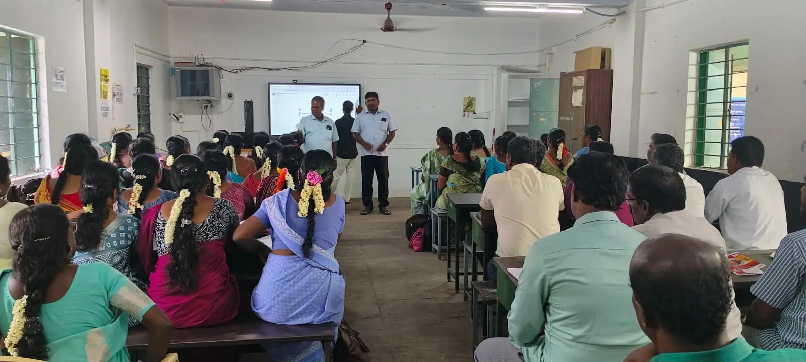Mr. R. Ravi, Lecturer, inaugurated the Block-Level Training Programme on the New Textbooks for Classes 1 to 3 at Palacode Block.