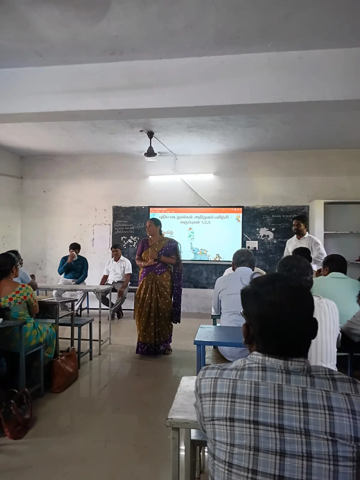 Mrs. A.Vijayalakshmi, Lecturer, inaugurated the Block-Level Training Programme on the New Textbooks for Classes 1 to 3 at Harur Block.