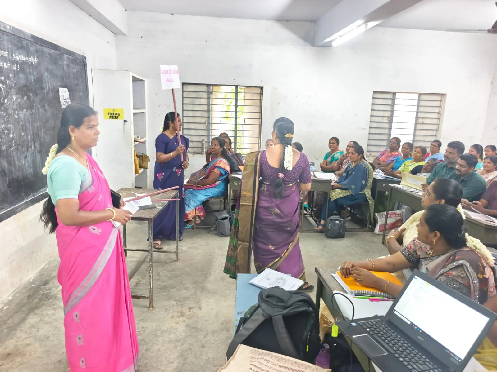 Mrs. N.Indra, Lecturer, inaugurated the Block-Level Training Programme on the New Textbooks for Classes 1 to 3 at Nallampalli Block.