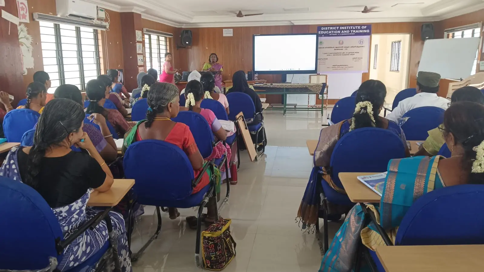 Mrs. S.Ramya, Lecturer, inaugurated the Block-Level Training Programme on the New Textbooks for Classes 1 to 3 at dharmapuri Block.