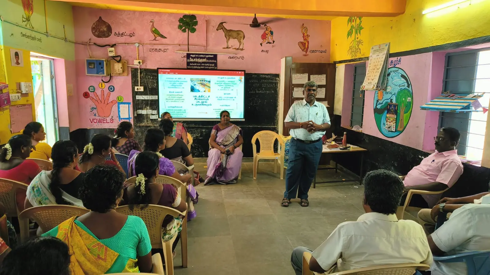 Respected Principal Sir visited the Block-Level Training Programme on the New Textbooks for Classes 1–3 at Morappur Block and interacted with the participants.